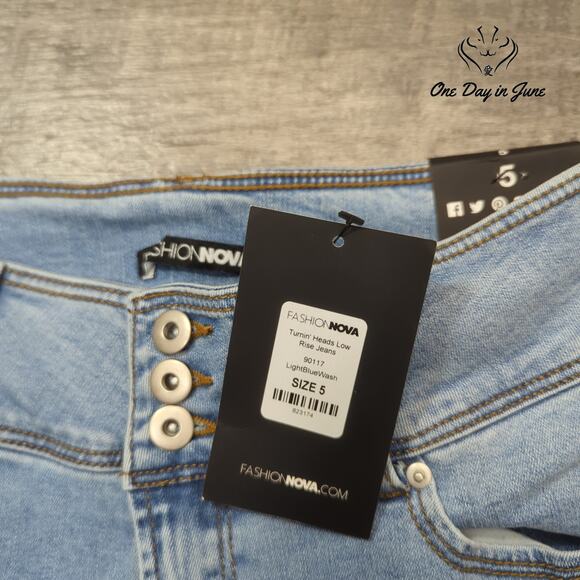 Fashion Nova Turnin Heads Low Rise Jeans Size 5 - Picture 2 of 6